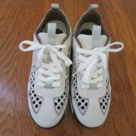 CHANEL 2021 Cruise Collection Quilted Ercu Embroidered CC Trainers Sneakers - Picture 3 of 10